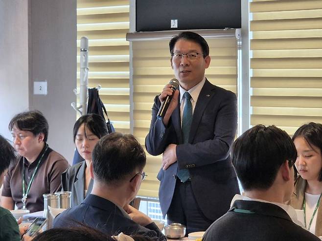 [세종=뉴시스] 김인중 한국농어촌공사 김인중 사장은 30일 취임 후 첫 기자간담회에서 "청년농 육성과 논 타작물 전환을 위한 기반 조성 등 농업의 지속가능성 확보를 위한 혁신에 집중하겠다"고 밝혔다. (사진 = 농어촌공사 제공) 2025.06.30.  *재판매 및 DB 금지