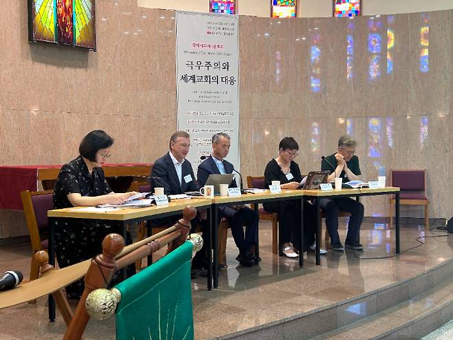 한국기독교교회협의회와 기독교사회문제연구원이  30일 서울 종로구 대학로 대한성공회 대학로교회에서 '극우주의와 세계교회의 대응'을 주제로 국제에큐메니칼회의를 개최했다. 사진 NCCK 제공