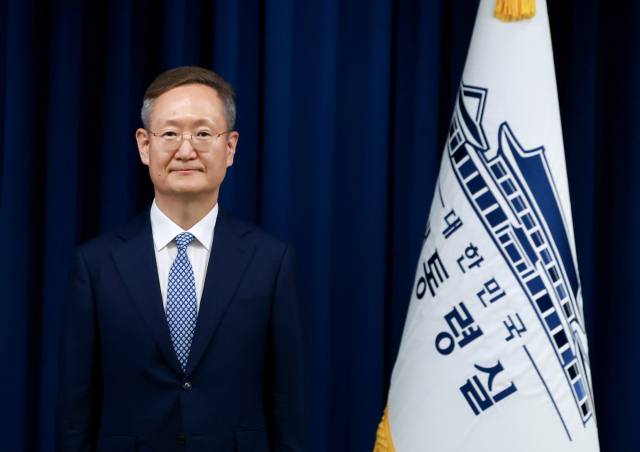 ▲대통령실은 29일 이재명 대통령이 신임 민정수석비서관에 봉욱 김앤장 법률사무소 변호사를 임명했다고 강훈식 대통령비서실장의 브리핑을 통해 발표했다. 사진은 이날 인선 발표에 참석한 봉욱 민정수석. ⓒ연합뉴스