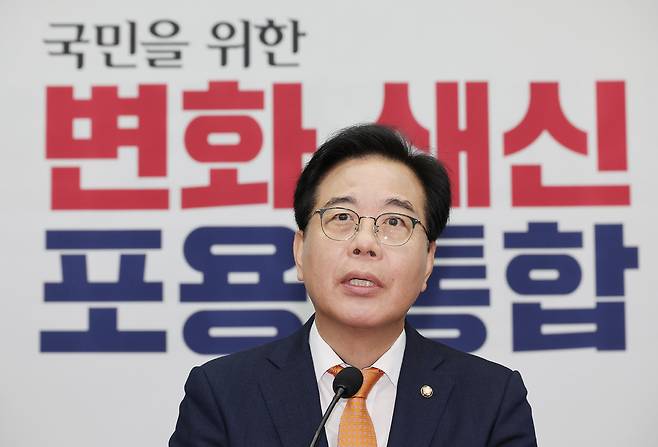 국민의힘 송언석 원내대표가 지난 27일 서울 여의도 국회에서 열린 의원총회에서 발언하고 있다. 연합뉴스