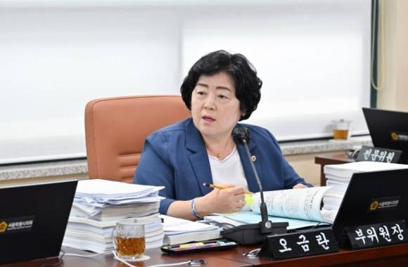 제331회 정례회 보건복지위원회 회의에서 질의하는 오금란 의원