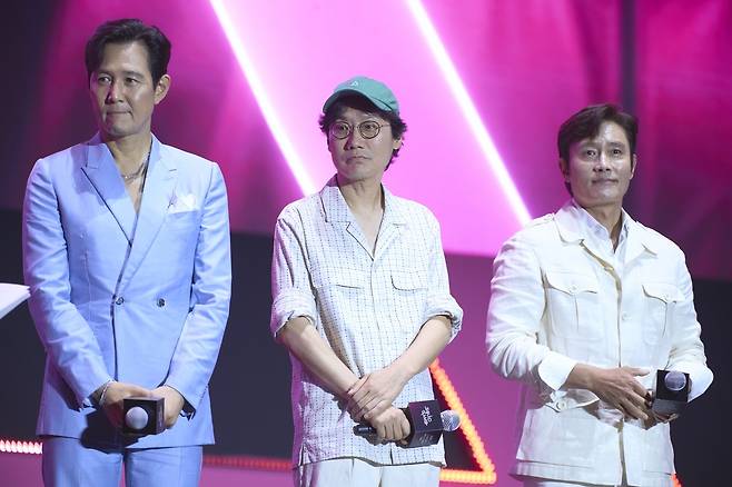 이정재, 황동혁 감독, 이병헌(왼쪽부터), 사진제공|넷플릭스