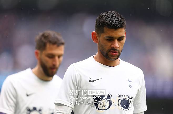 ▲ 로메로가 아틀레티코 마드리드의 러브콜에 응답했다는 시선이다. 아틀레티코는 로메로의 조국인 아르헨티나 커넥션이 장점이다. 디에고 시메오네 감독을 필두로 로드리고 데 폴, 나후엘 몰리나, 앙헬 코레아 등 주축들이 아르헨티나 출신이다. 이들은 대표팀에서 로메로와 자주 어울리면서 아틀레티코 알리기에 열중한다.&nbsp;