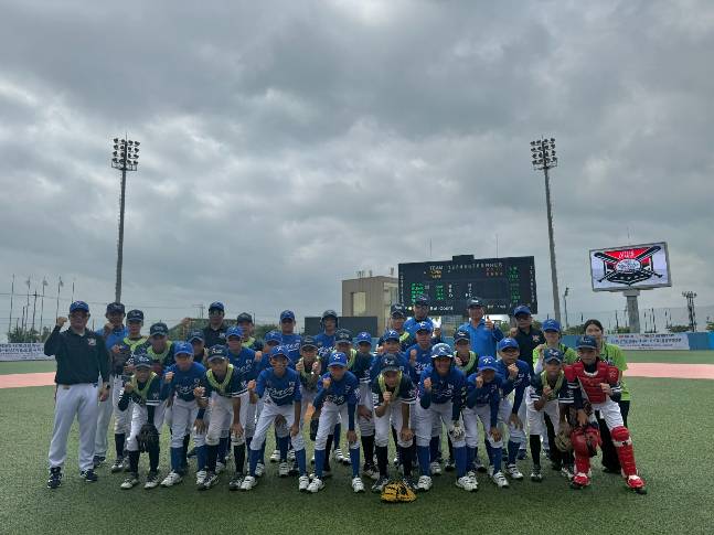 한국리틀야구 U-12 대표팀이 29일 세계리틀야구 아시아-퍼시픽&중동지역 예선 3차전에서 대만을 꺾고 기념촬영을 하고 있다. /사진=한국리틀야구연맹 제공