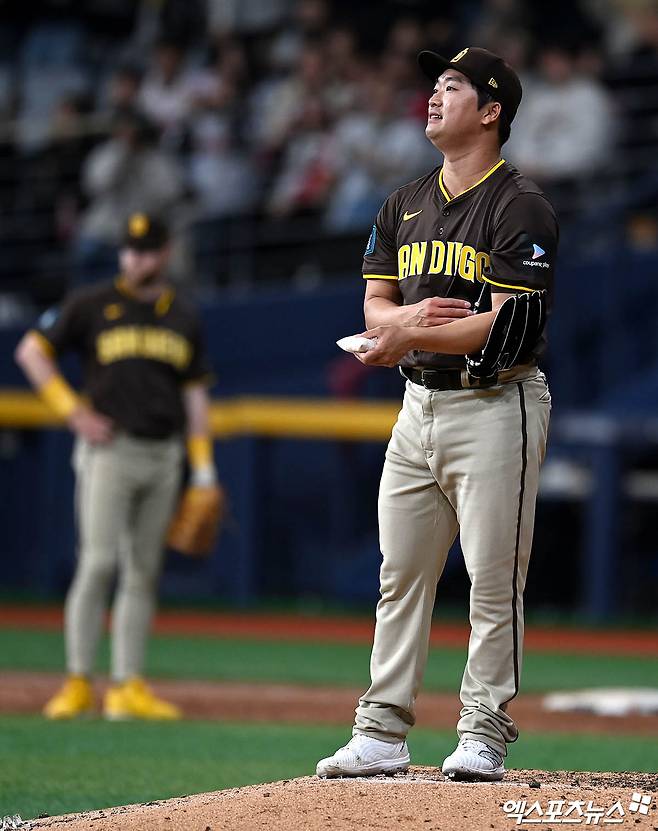 지난해 3월 미국 메이저리그 샌디에이고 파드리스 소속으로 한국에서 친정팀 LG 트윈스와 연습경기에 등판했던 고우석. 6월 30일 현재 디트로이트 타이거스 산하 트리플A 팀 톨레도 머드헨스에서 뛰고 있다. 사진 엑스포츠뉴스 DB