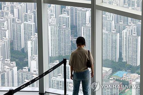 서울 송파구 롯데월드타워에서 바라본 서울시내 아파트 단지 [연합뉴스 자료사진]