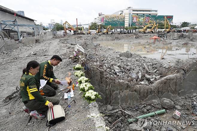 태국 감사원 신청사 붕괴 현장 [EPA 연합뉴스 자료사진. 재배포 및 판매 금지]