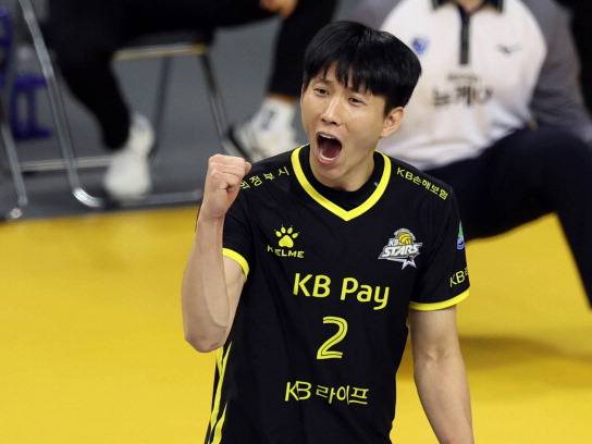 프로배구 의정부 KB손해보험의 세터 황택의가 2025~2026시즌 프로배구 연봉킹에 등극했다.