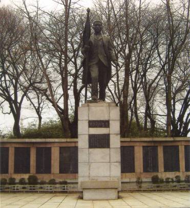 1970년대 초까지 남산에 서 있던 안중근 의사 상.