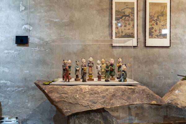 지난달 남해 돌창고에서 열린 목인박물관 목석원과 함께 하는 지역 교류 전시 . /남해 돌창고&nbsp;