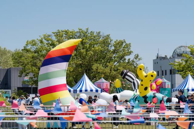 서울문화재단은 이정윤 작가의 작품들로 에어 바운서 놀이터를 만들어 어린이 관객에게 큰 인기를 끌었다. 작가 제공