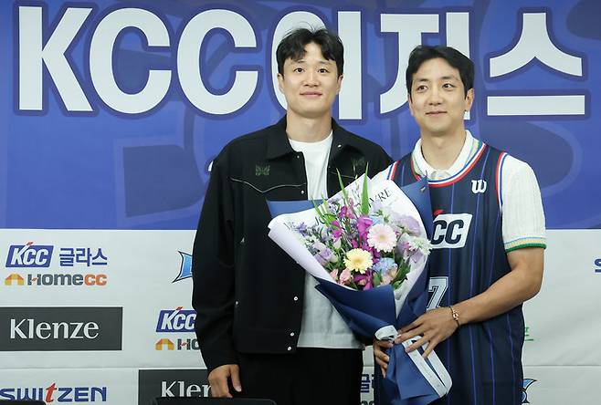 부산 KCC 허웅(왼쪽)과 허훈