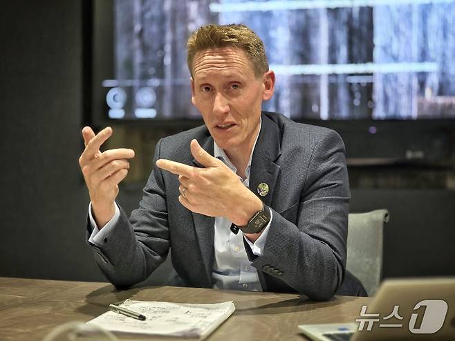 매튜 제임스 웹 전 영국정부 에너지안보·넷제로부 국제기후변화국 부국장이 6월 27일(현지시간) 영국 런던에서 인터뷰하고 있다. ⓒ 뉴스1 황덕현 기자