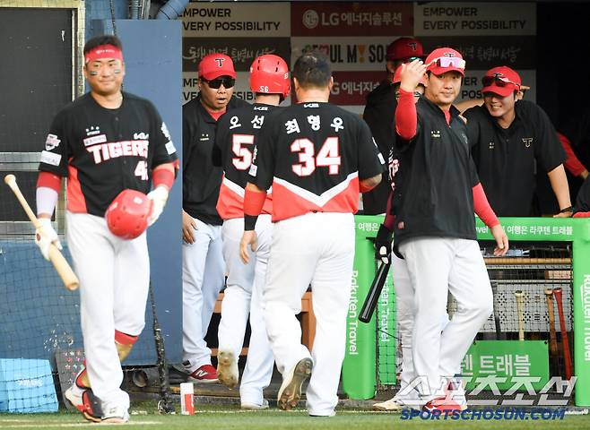 29일 잠실구장에서 열린 LG 트윈스와 KIA 타이거즈의 경기. KIA 이범호 감독이 6회 역전에 성공하자 환호하고 있다. 잠실=박재만 기자 pjm@sportschosun.com/2025.06.29/