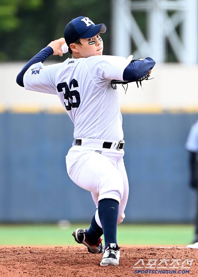 1일 서울 목동구장에서 열린 제80회 청룡기 고교야구선수권 대회 및 주말리그 왕중왕전 광주일고와 경남고의 경기, 경남고 선발투수 조원우가 역투하고 있다. 목동=허상욱 기자wook@sportschosun.com/2025.07.01/