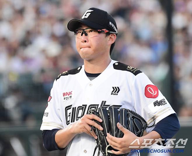 29일 부산 사직구장에서 열린 롯데와 KT의 경기. 6회 마운드를 내려오는 롯데 선발 박세웅. 부산=송정헌 기자songs@sportschosun.com/2025.06.29/