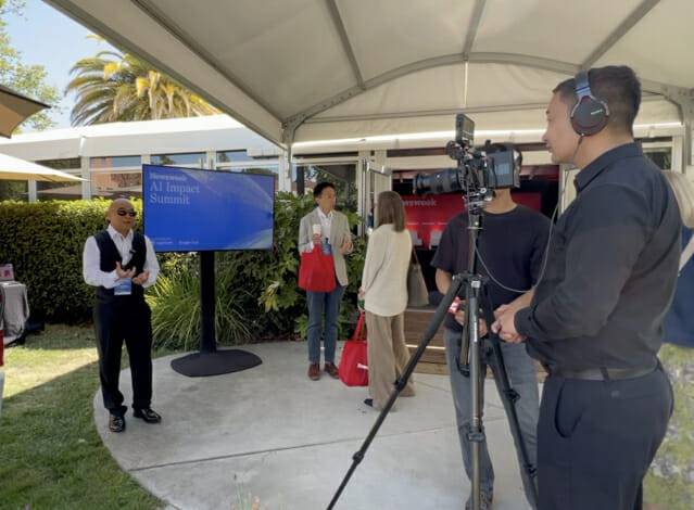 미국 캘리포니아서 열린 '뉴스위크 AI 임팩 서밋'에서 안창욱 GIST 인공지능연구소장이 현지 언론사와 인터뷰 진행 중이다.(사진=GIST)