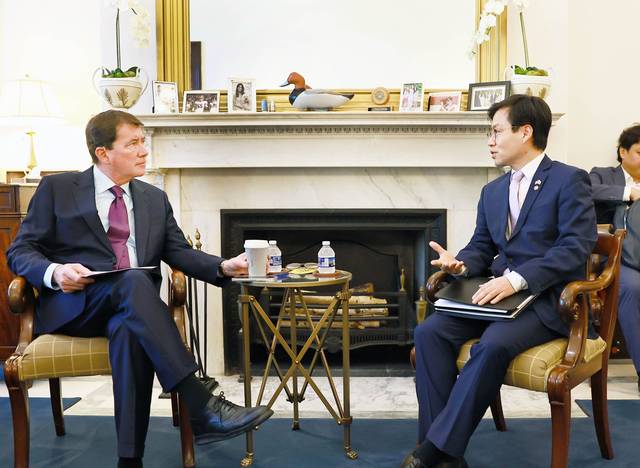 여한구 통상교섭본부장, 미 상원의원과 면담 [연합뉴스]