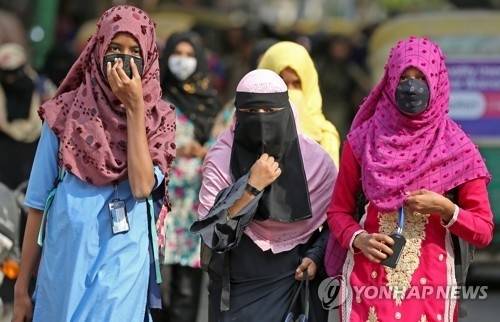 히잡과 니캅 착용한 인도 여성들. EPA 연합뉴스