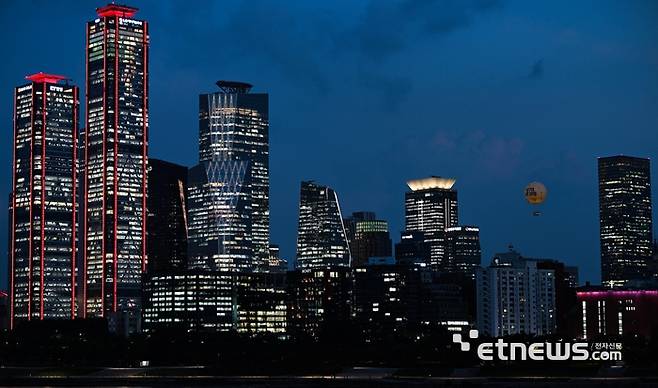 여의도 증권가 야경 모습.