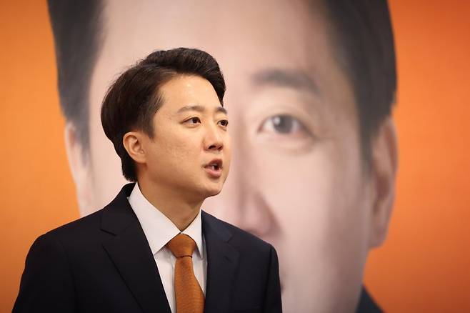 이준석 개혁신당 대선후보가 29일 오전 서울 여의도 국회에서 열린 TV토론 당시 여성 신체 부위 언급에 대한 입장과 이재명 더불어민주당 후보 아들 의혹에 대한 긴급 기자회견에서 취재진의 질문에 답변하고 있다. 2025.05.29. /사진=뉴시스