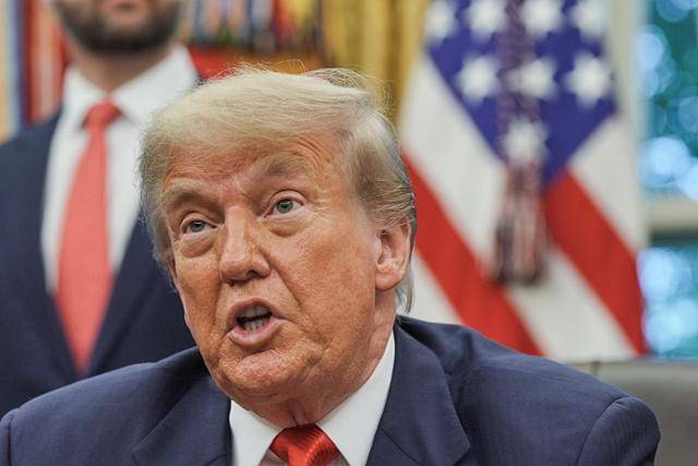 도널드 트럼프 미국 대통령이 지난 27일 워싱턴 백악관에서 발언하고 있다. 워싱턴=로이터 연합뉴스