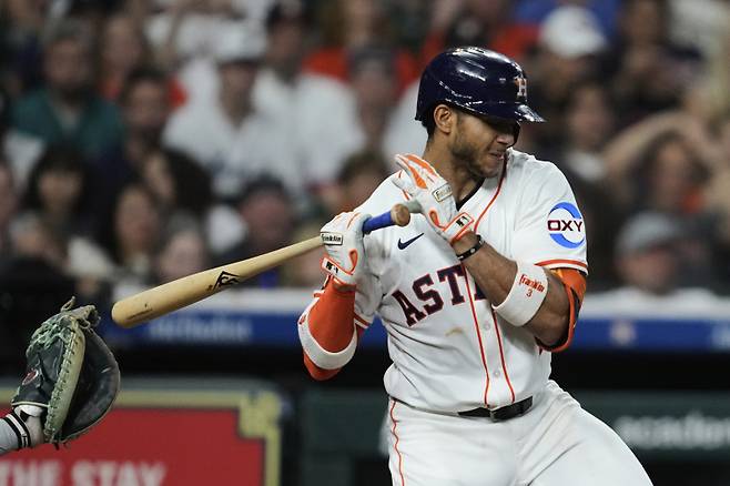 <yonhap photo-3147="">몸에 맞는 공 부상으로 전열에서 이탈한 제리미 페냐. [AP=연합뉴스]</yonhap>