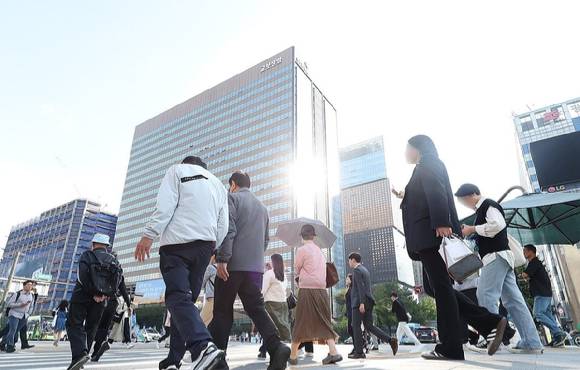 선제적으로 근무 시간을 단축하는 기업들이 늘고 있다. [사진=연합뉴스]