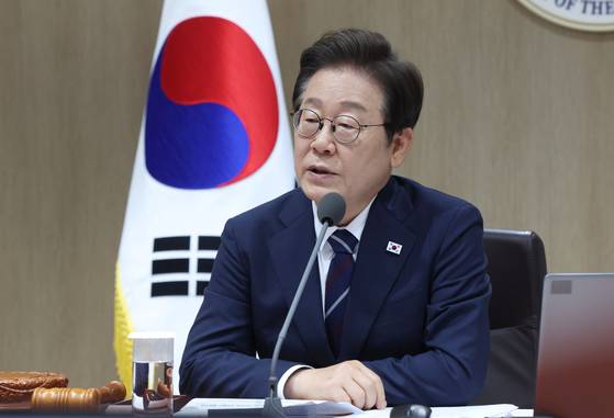 이재명 대통령이 1일 서울 용산 대통령실 청사에서 열린 국무회의를 주재하며 발언하고 있다. 대통령실사진기자단