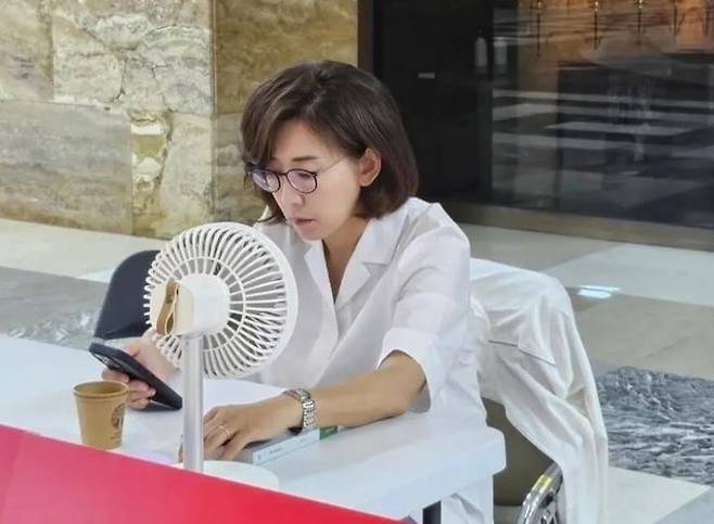 나경원 국민의힘 의원이 김민석 국무총리 후보자 지명 철회와 국회 법제사법위원장직의 야당 환원 등을 요구하며 지난 27일부터 국회 본관에서 농성을 벌이고 있다. 사진은 나 의원이 인스타그램에 올린 사진. 사진 인스타그램 캡처