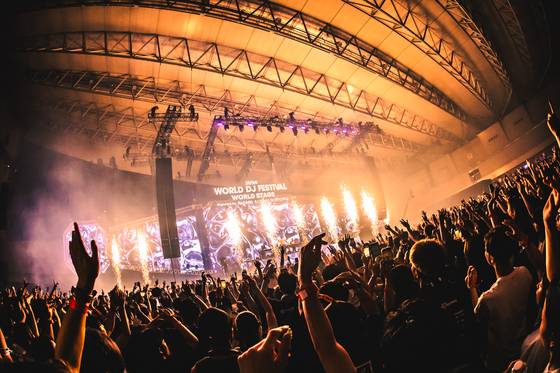 지난달 29일 마쿠하리 멧세에서 열린 월디페 재팬을 즐기고 있는 관객들의 모습. 사진 비이피씨탄젠트