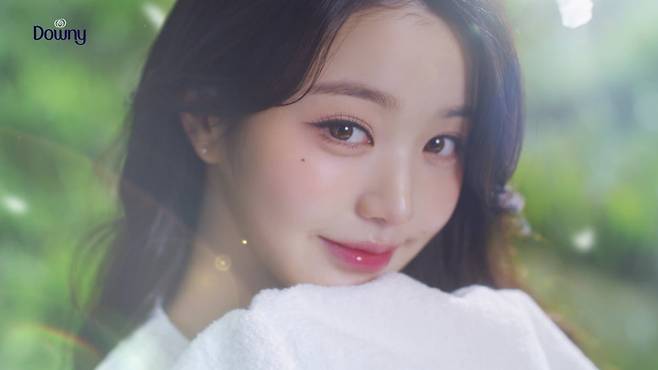 섬유유연제 다우니 브랜드 모델에 발탁된 장원영 (사진 제공 = 다우니)