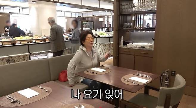 선우용여가 유튜브 채널에서 호텔에서 조식을 자주 먹는다고 말해 화제가 됐다. / 출처=유튜브 화면 갈무리.