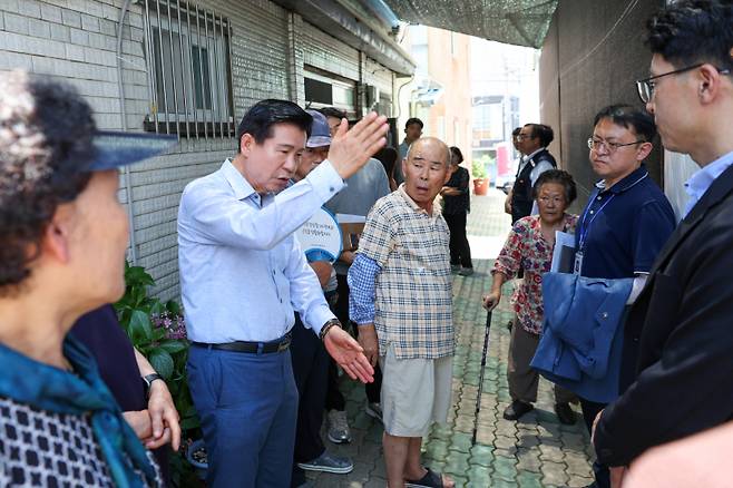 류규하 대구 중구청장이 민선 8기 출범 3주년을 맞아 1일 다양한 현장 행보를 펼치며 주민들과 소통했다. 중구청 제공