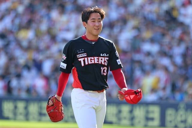 윤영철이 6월 29일 잠실 LG전에서 이닝을 끝낸 뒤 더그아웃으로 향하고 있다. 사진=KIA 제공