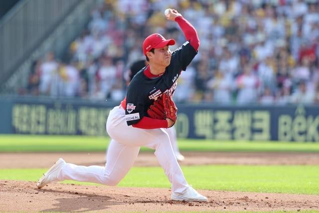 6월 29일 잠실 LG전에서 공을 뿌리고 있는 윤영철. 사진=KIA 제공