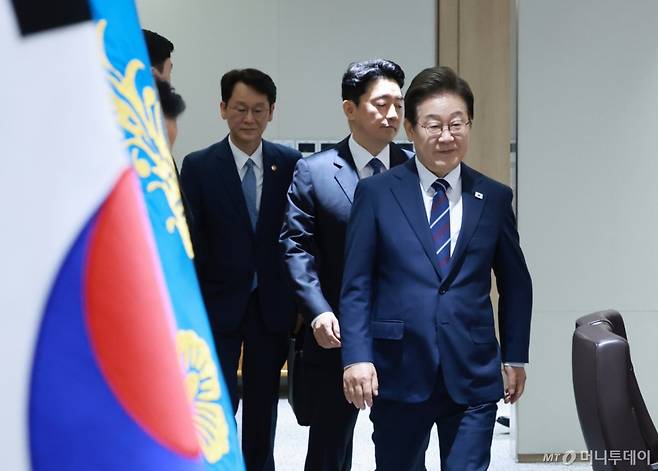 이재명 대통령이 1일 서울 용산 대통령실 청사에서 열린 국무회의에 입장하고 있다. (대통령실통신사진기자단) 2025.07.01. /사진=뉴시스