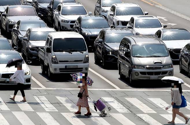무더위가 기승을 부린 지난 18일 대구 중구 달구벌대로에 뙤약볕이 내리쬐고 있다. /사진=뉴스1