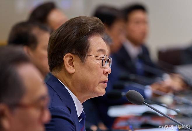 (서울=뉴스1) 이재명 기자 = 이재명 대통령이 1일 서울 용산 대통령실 청사에서 열린 국무회의에서 발언을 하고 있다. (대통령실 제공. 재판매 및 DB 금지) 2025.7.1/뉴스1  Copyright (C) 뉴스1. All rights reserved. 무단 전재 및 재배포,  AI학습 이용 금지. /사진=(서울=뉴스1) 이재명 기자