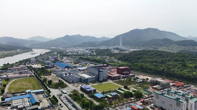 코스모신소재 충주공장 전경. / 사진=코스모신소재