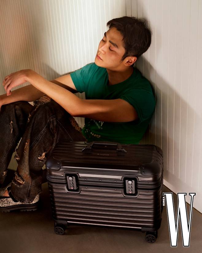 가수 겸 배우 로운 화보. 사진 더블유코리아