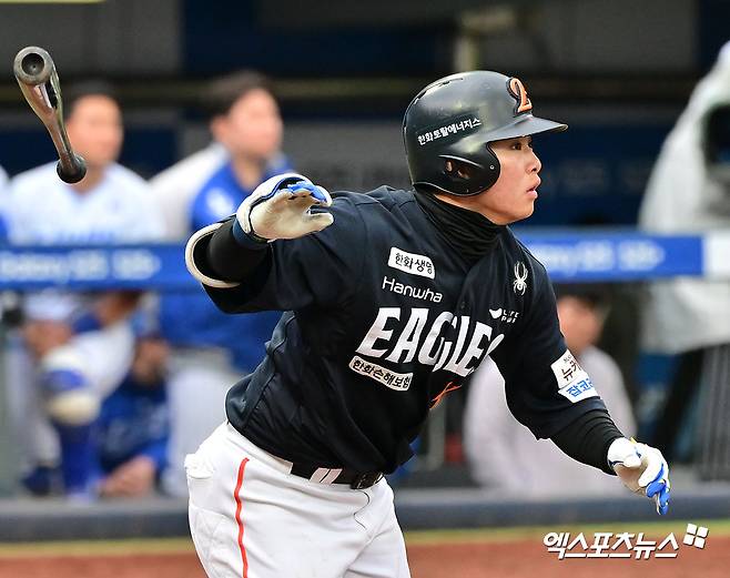 5일 오후 대구삼성라이온즈파크에서 열린 '2025 신한 SOL Bank KBO리그' 한화 이글스와 삼성 라이온즈의 경기, 9회초 2사 1,2루 한화 문현빈이 스리런 홈런을 날리고 있다.엑스포츠뉴스DB