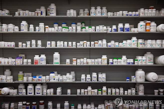 미국 약국에 진열된 각종 처방약 [EPA 연합뉴스 자료사진. 재판매 및 DB 금지]