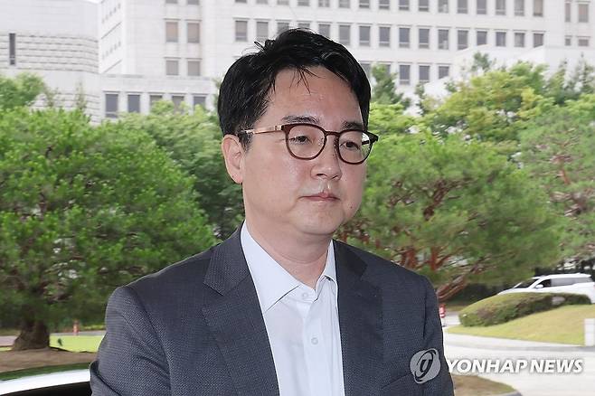 출근하는 심우정 검찰총장 (서울=연합뉴스) 임화영 기자 = 심우정 검찰총장이 17일 서울 서초구 대검찰청으로 출근하고 있다. 2025.6.17 hwayoung7@yna.co.kr