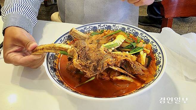 어서 와. 왕갈비짬뽕은 처음이지? /황성규기자 homerun@kyeongin.com