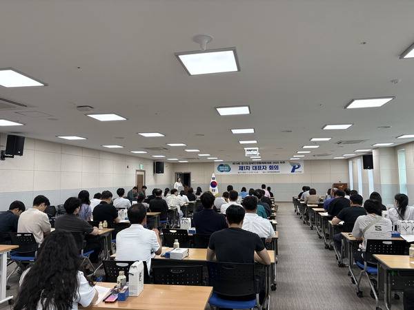 2일 파주문화체육센터에서 열린 '제19회 경기도장애인생활체육대회' 제1차 대표자회의에서 참석자들이 회의를 하고 있다.