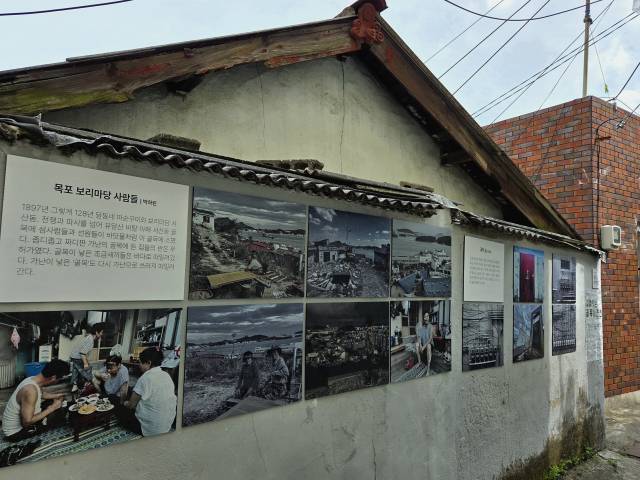 비주류사진관 제31회 사회참여전 '[삶을 잇는] 골목 사진전' 전시 모습. 정남준 제공