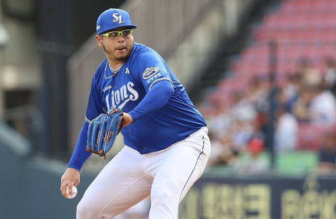 지난 1일 오후 6시30분 서울 잠실야구장에서 열린 '2025 신한 SOL 뱅크 KBO리그' 삼성 라이온즈와 두산 베어스 경기에서 선발투수 후라도가 호투 중이다. <삼성 라이온즈 제공>