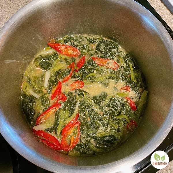 열무를 된장에 지져낸 모습