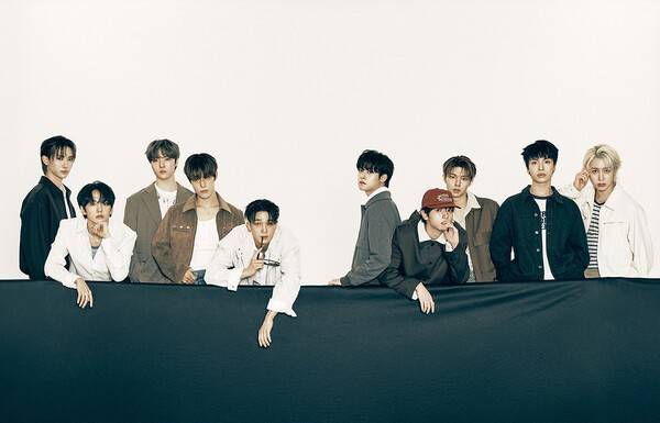 (왼쪽부터) 세은 재킷 미우미우, 셔츠 인더스트 제품. 민재 이너 톱 프로세스, 목걸이 유네, 재킷 스타일리스트 소장품. 정훈 이너 티셔츠 인템포무드, 목걸이 프로세스, 재킷 스타일리스트소장품. 진식 재킷 언더커버, 이너 슬리브리스 톱 트릴리온, 목걸이 유네, 팬츠 스타일리스트 소장품.수 민 재킷 센테어, 안경 발렌시아가 by 케어링 아이웨어, 셔츠 스타일리스트 소장품.준민 재킷·셔츠 모두 스타일리스트 소장품. 유준 재킷 트립르센스, 모자 어반디타임, 셔츠·반지 모두 스타일리스트 소장품. 현우 셔츠 프로세스, 재킷·팬츠 모두 스타일리스트 소장품.198 예찬 재킷 인사일런스, 티셔츠 슈퍼서브 제품. 헌터 재킷 어반타입, 이너 슬리브리스 톱 프로세스, 팬츠·목걸이 모두 스타일리스트 소장품.